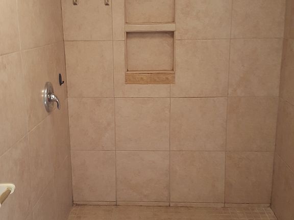 4th image of 1302 Hasker Cir