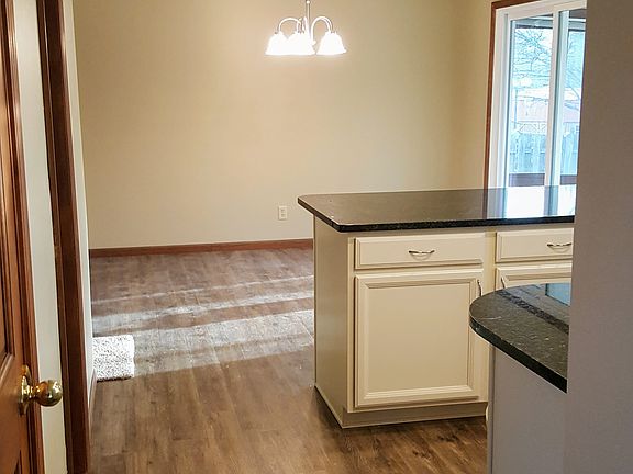 4th image of 548 Kensington Dr