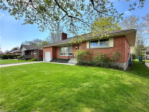 130 Gardiner Ave E, Haldimand County, ON N1A 1A8