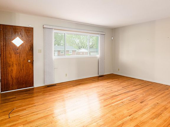 3rd image of 1337 Woodbine Way
