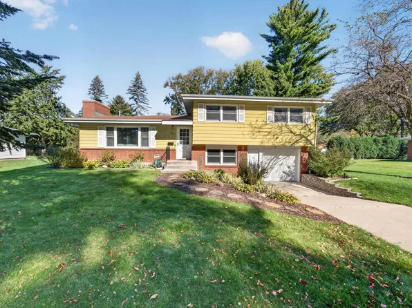 5814 Crabapple Ln, Madison, WI 53711