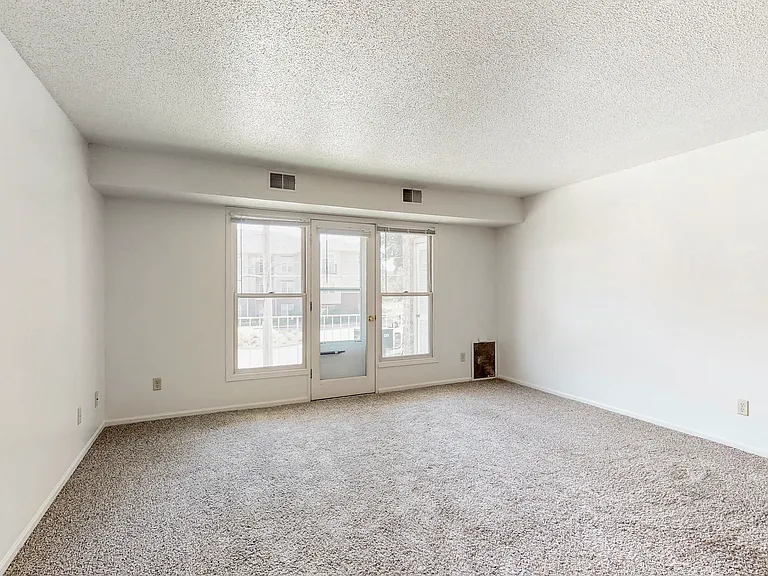 The 31st Street Apartments — Photo 34