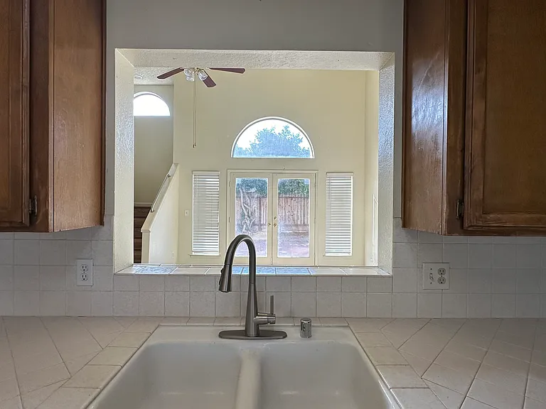4527 W Providence Ave — Photo 18
