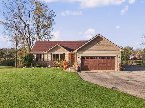 216 Falcon Crest Dr, Oakwood, IL 61858