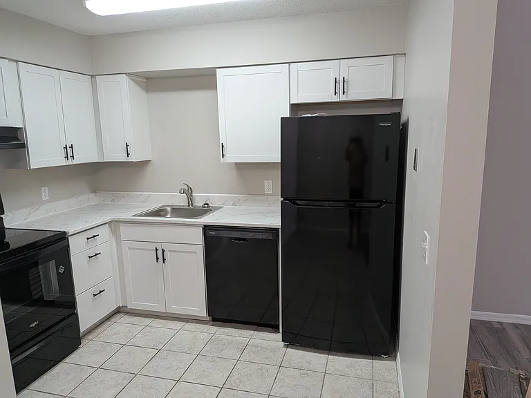 1020 Howell Ave — Photo 3