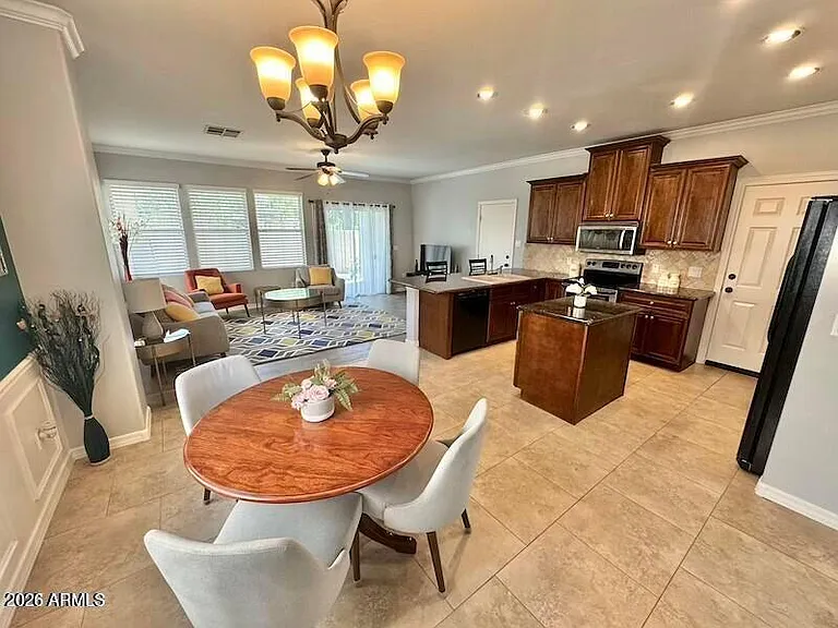 4235 E Betsy Ln — Photo 2