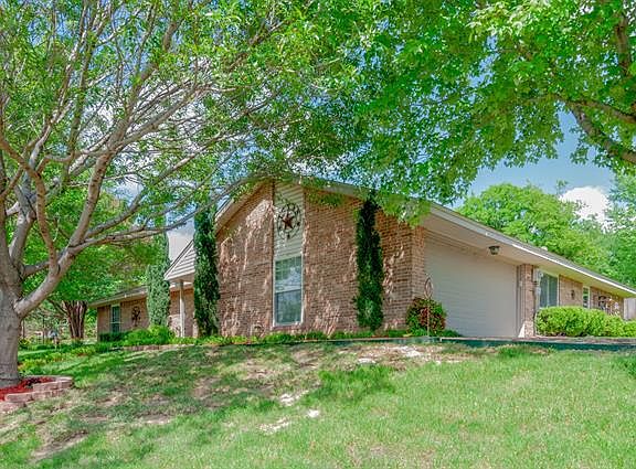 5th image of 8800 Glen Hollow Dr