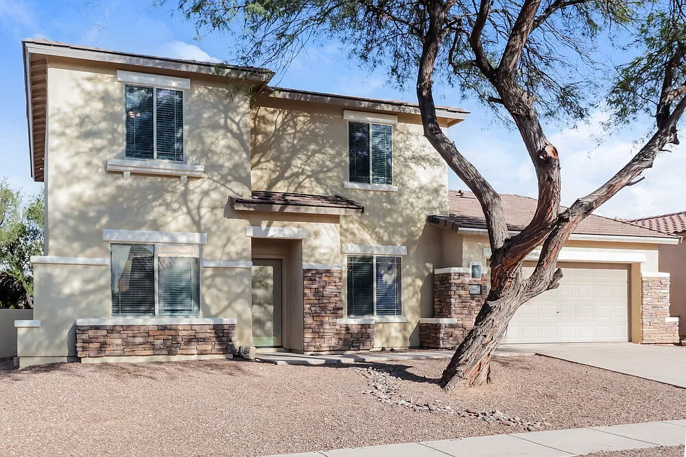 4 bed, 2.5 bath, 2486 sqft, $1,990 — Photo 1