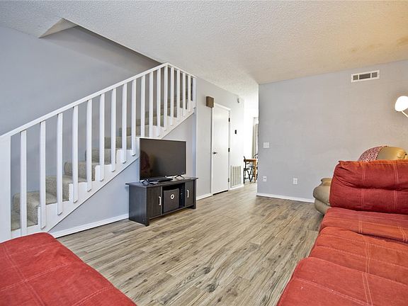 3rd image of 1370 N Oakland Ave APT 7