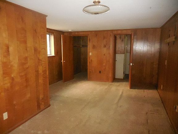 2nd image of 1716 E Court St