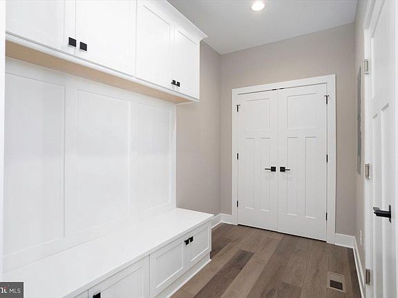 3rd image of 326 Eagle Manor Dr