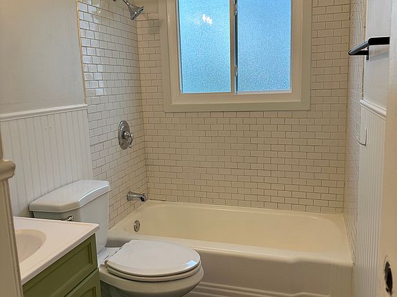 3rd image of 8 Comanche Ct