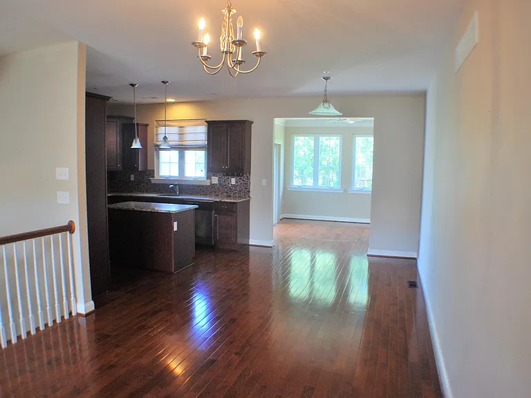 209 Moore Ct — Photo 9