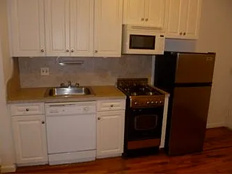 Rented by Robyn Lee, LREB