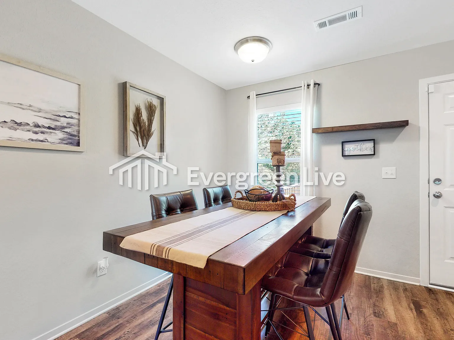 3 bed, 2.0 bath, 1402 sqft, $1,375 — Photo 3