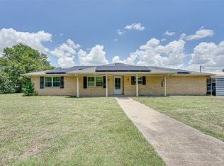 402 Lakecrest Dr, Waxahachie, TX 75165