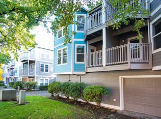 212 SW Meade St #3, Portland, OR 97201