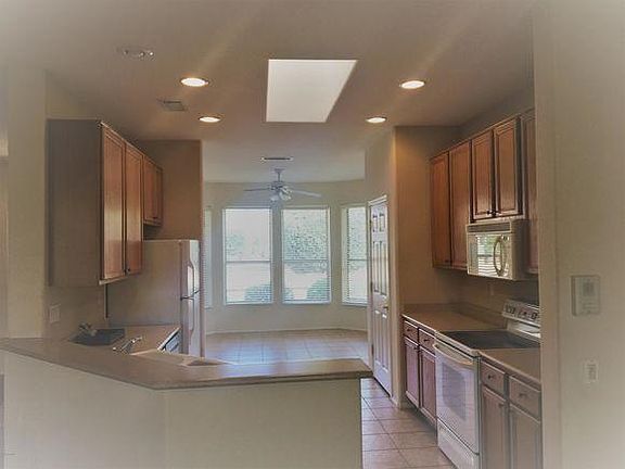 4th image of 15921 W Silver Breeze Dr