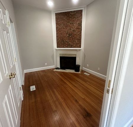 3rd image of 2028 16th St NW APT 1