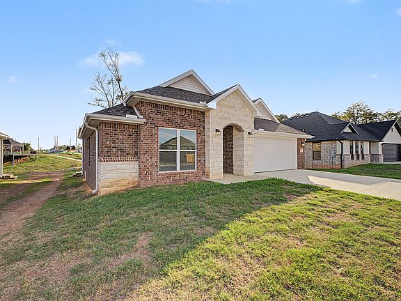 2nd image of 221 Spicewood Trl