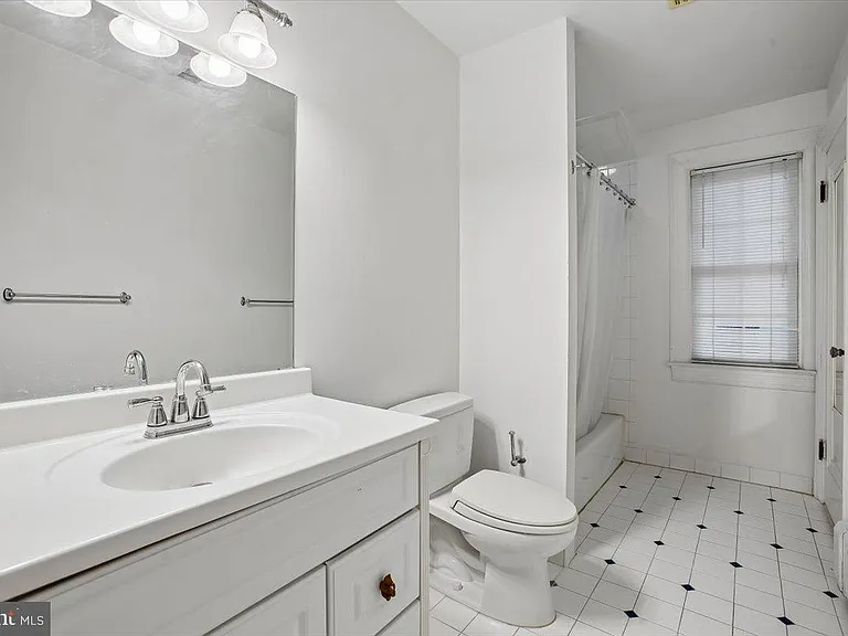 4602 Derussey Pkwy — Photo 32