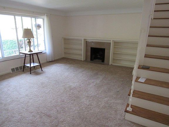 3rd image of 4811 W 212th St