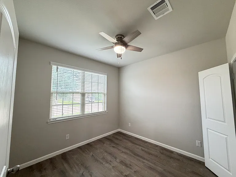 6118 Yesenia St — Photo 11