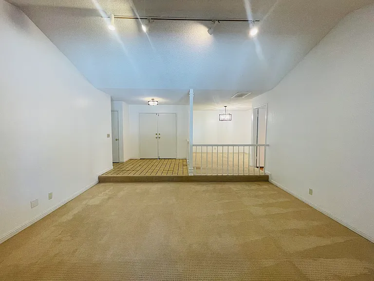 1150 Stafford Dr — Photo 24