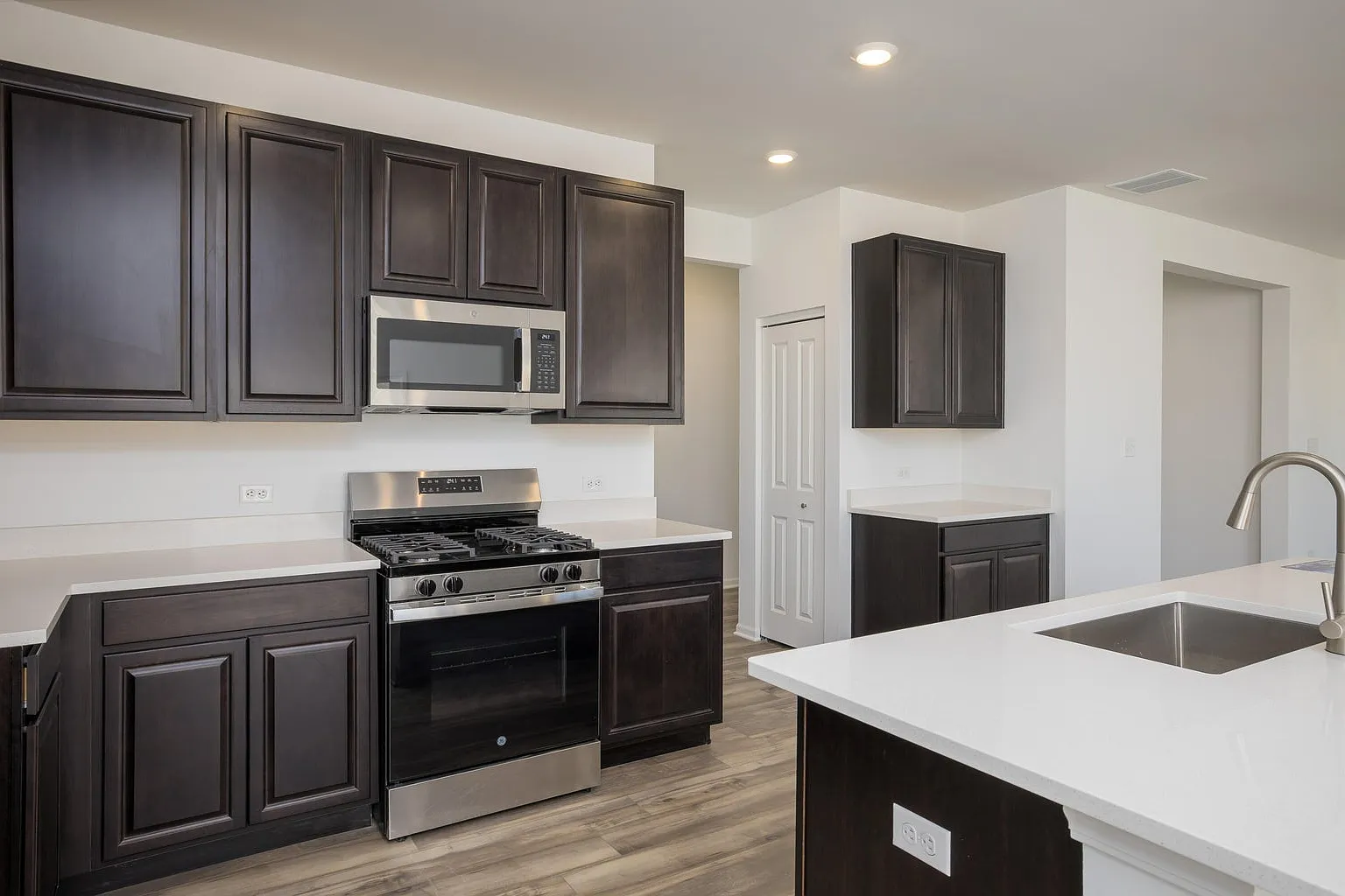 3 bed, 1792 sqft, $2,900 — Photo 4