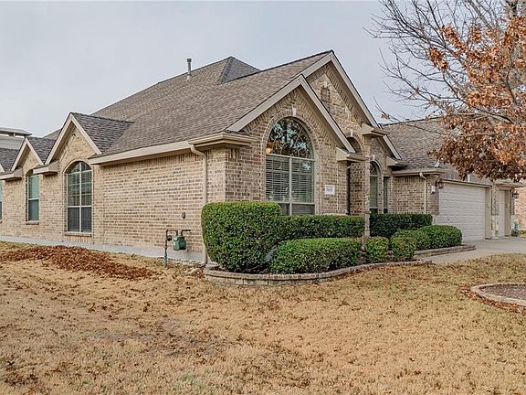 2nd image of 3015 Leslie Dr