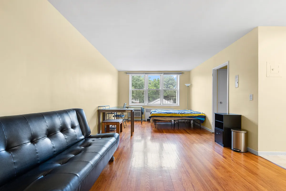 Photo 1 of 14 - 2160 Center Ave #5U - Fort Lee, NJ Primary Photo - 2160 Center Ave #5U
