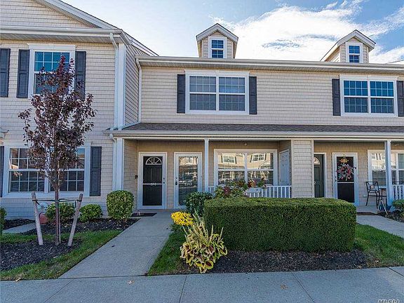 2nd image of 1143 Willow Ln