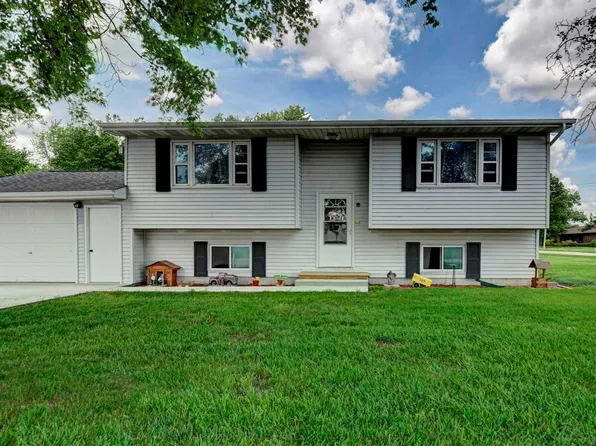 103 Bobby Dr, Divernon, IL 62530