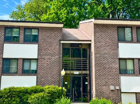 1527 Northgate Sq, Reston, VA 20190