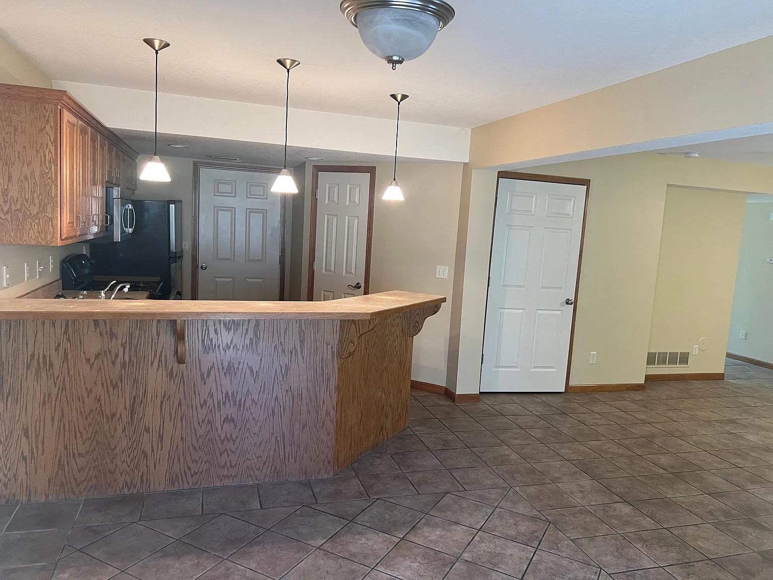 3 bed, 2.5 bath, 1600 sqft, $1,500 — Photo 3