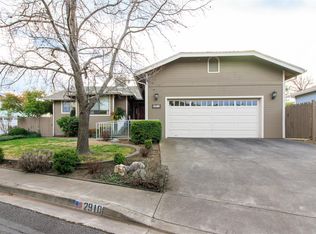 2910 Wedgewood Ln, Ashland, OR 97520