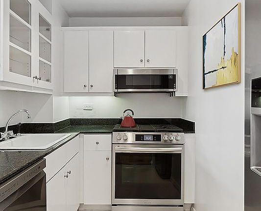 3rd image of 160 W 66th St APT 16C
