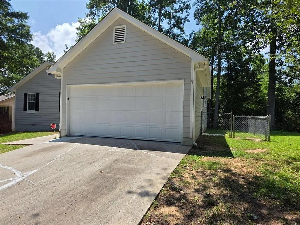 3 bed, 2.0 bath, $1,750 — Photo 2
