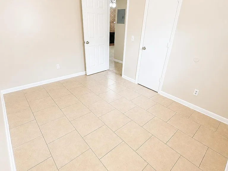 8067 Parental Cir — Photo 4