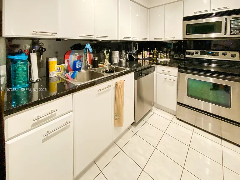 9225 Collins Ave #1010 — Photo 17