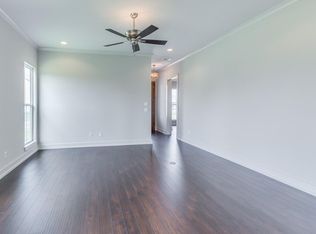 102 Parker Ln, Youngsville, LA 70592