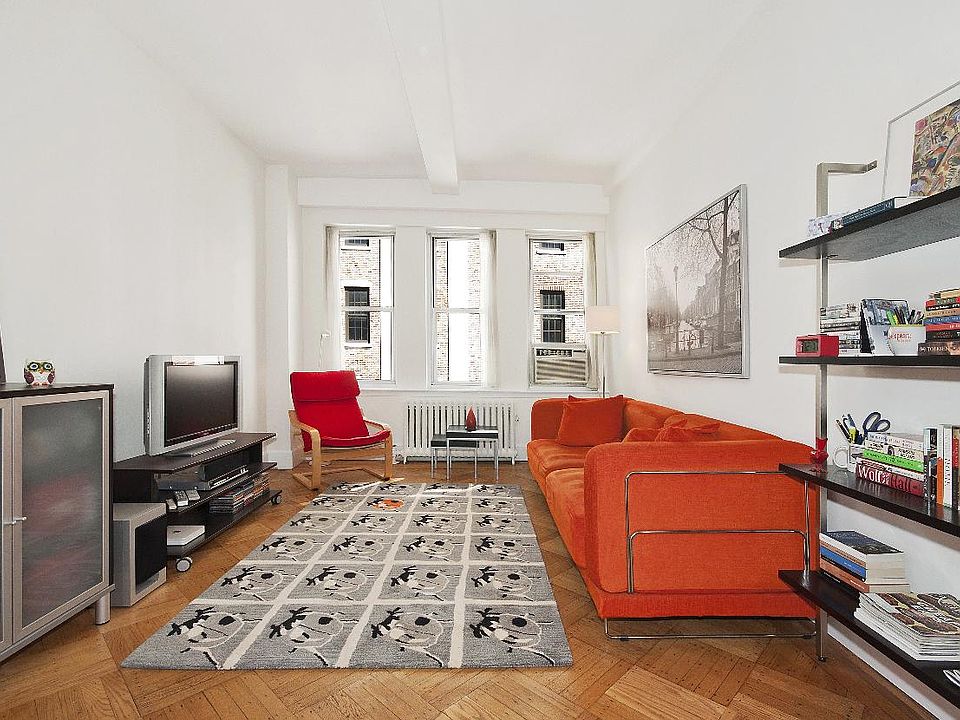 2nd image of 126 W 73rd St APT 3C