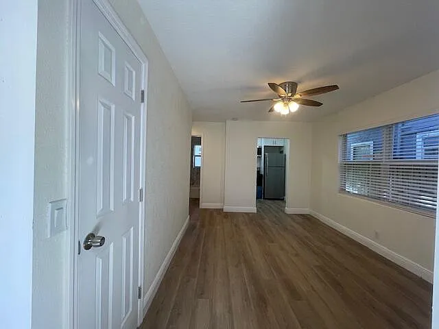 304 N Tamarind Ave — Photo 11