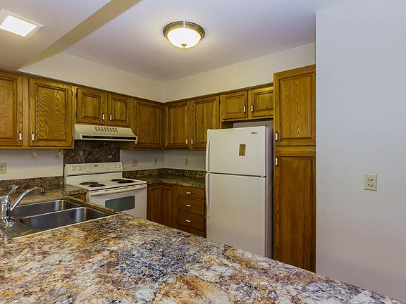 4th image of 588 Maple Creek Dr
