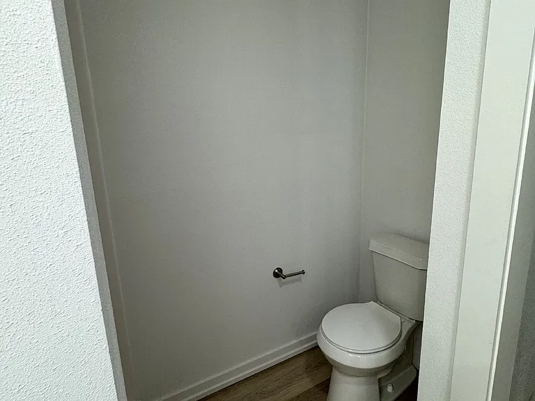 700 Hines Ave — Photo 20