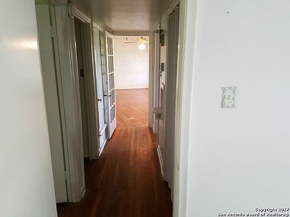 3rd image of 122 Frances Jean Dr