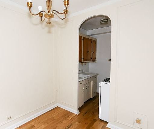 4th image of 550 W Arlington Pl APT 403