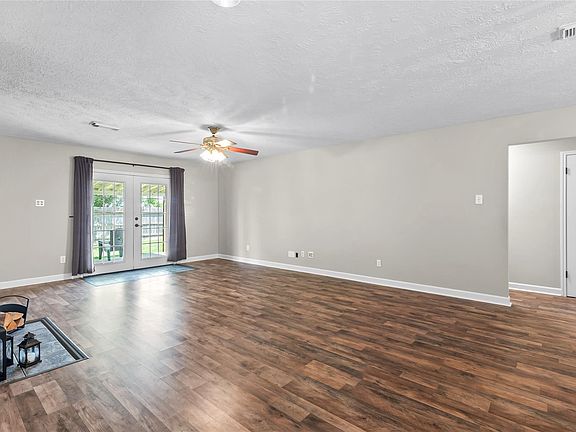 4th image of 2124 Tower Bridge Rd