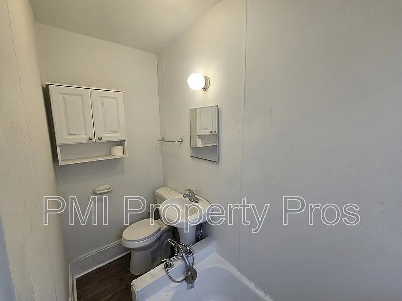 Building Photo - 2660 N 37th St