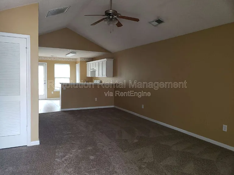 532 Epris Ln — Photo 2